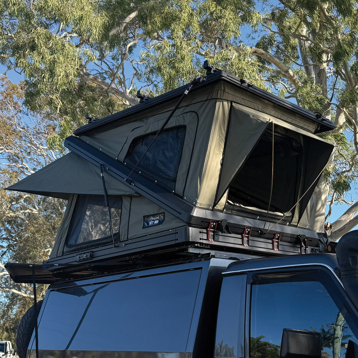 TX27 MAX Hardshell Rooftop Tent - The Bush Company