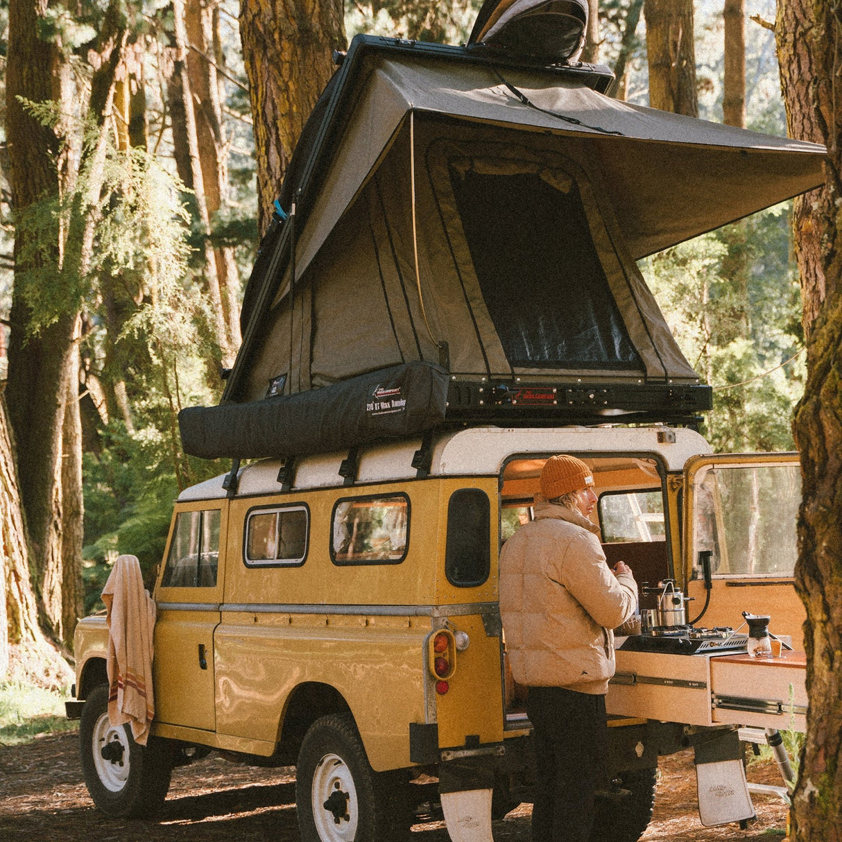 AX27 Clamshell Rooftop Tent - The Bush Company